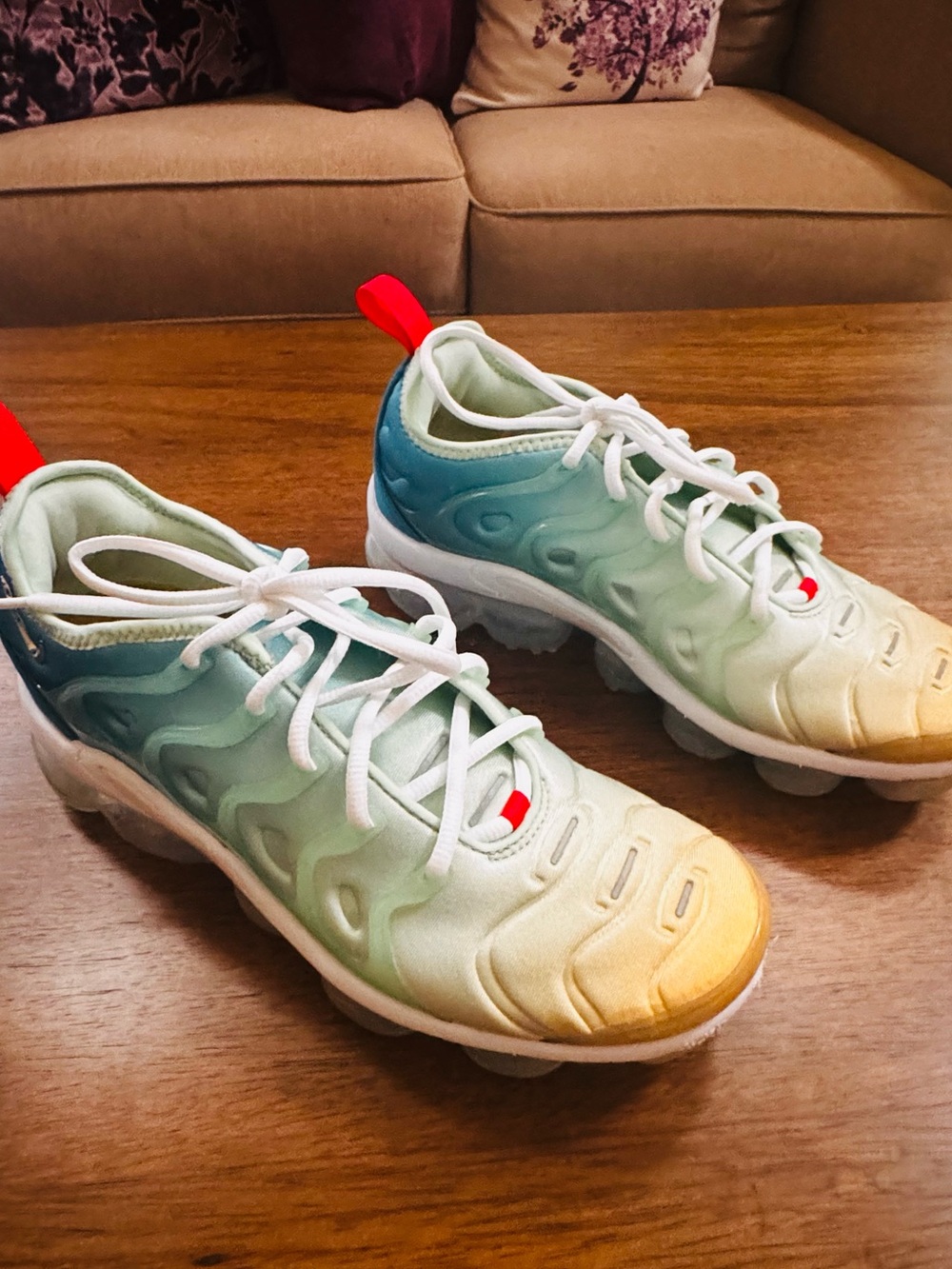 Nike Air VaporMax Plus Women’s Size 8.5 Mint Aqua Yellow Gradient DQ7651-300